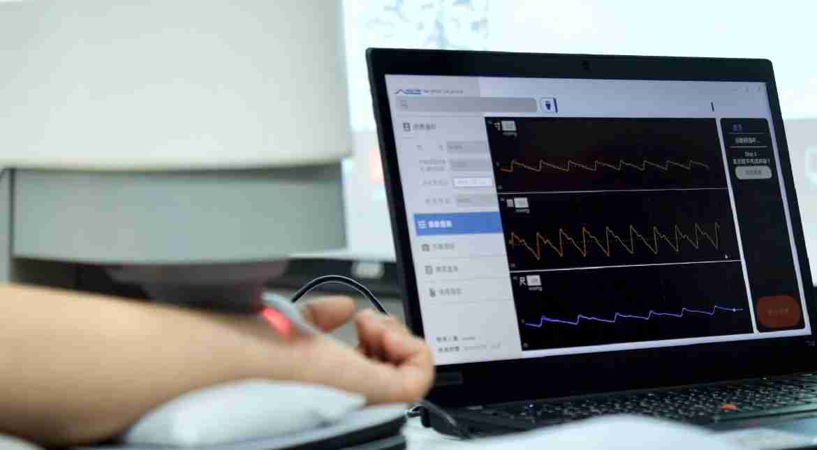 彩神vll耘康以高解析与拟真的显示技术，，，，将其应用于中医检测，，提供“中医数位化检测方案”，，使传统中医检测结果数据化与可视化